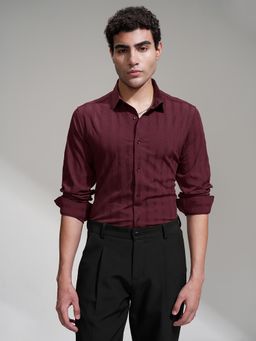 HIGHLANDER - Men Maroon Dobby Slim Fit Shirt