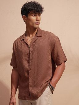 HIGHLANDER - Men Brown Dobby Textured Cuban Collar Oversized Shirt