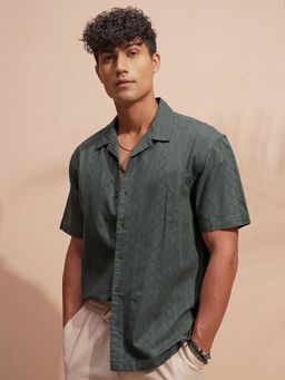 HIGHLANDER - Men Green Dobby Textured Cuban Collar Relaxed Fit Shirt