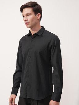 HIGHLANDER - Men Black Popcorn Textured Slim Fit Shirt
