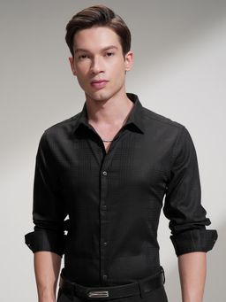 HIGHLANDER - Men Black Dobby Textured Slim Fit Shirt