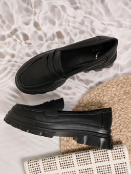 Jove - Women Black Solid Loafers