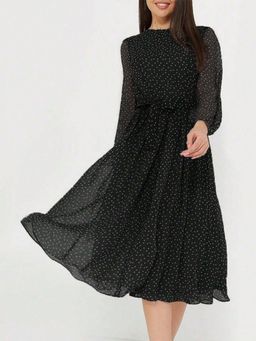 Outzidr - Black Printed Crew Neck Midi Dress