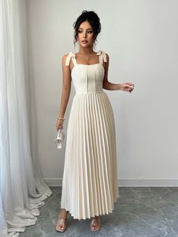 Outzidr - Off White Shoulder Tie-Up Party Maxi Dress