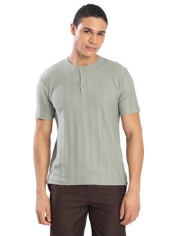 Bene Kleed - Textured Half Sleeves Relaxed Casual Green T-Shirt