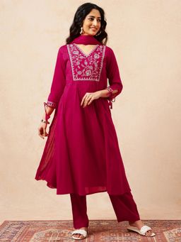 Vbuyz - Women Pink Cotton Embroidered Kurta with Pant and Dupatta