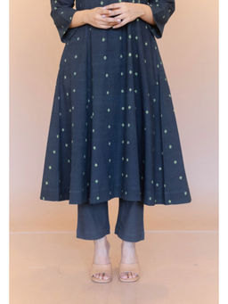 The Indian Ethnic Co. - Prita Green Solid Slub Cotton Narrow Pant