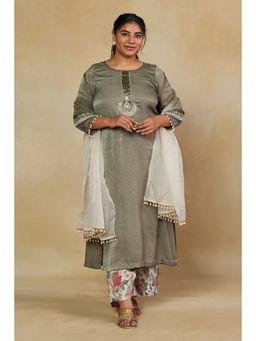 Mamicha - Embellished Long Kurta with Pant