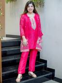 Pink color option, Currently selected