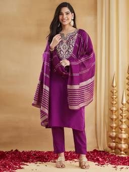 Gahan - Womens Fancy Magenta Viscose Rayon Kurta with Pant & Dupatta