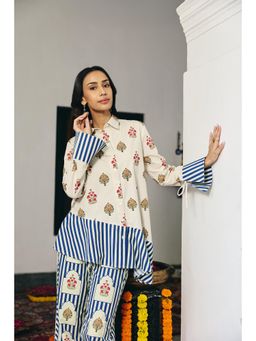 Muvazo - Strib loom Asymmetric Collar Neck Top