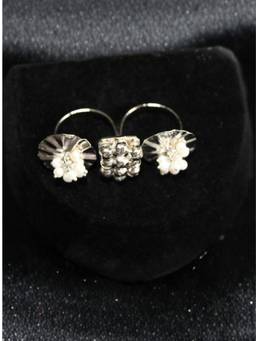 Spring Soul - White Silver-Tone Pearl Fan Ring