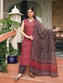 Vaamsi - Maroon Floral Printed Straight Kurta with Pant and Dupatta