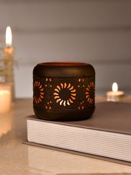 Tayhaa - Geometric Patterned Cylindrical Shaped Tealight Holder