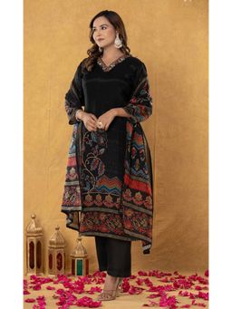 Sindh Fashion - Black Floral Printed Kurta And Pant With Dupatta