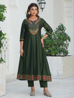 ARAMYA - Green Floral Sweetheart Kurta with Pant