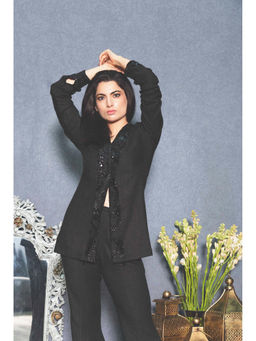 Inej - Black Flap Top