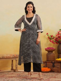 Gillori - Black Georgette Embroidered Kurta with Inner and Pant