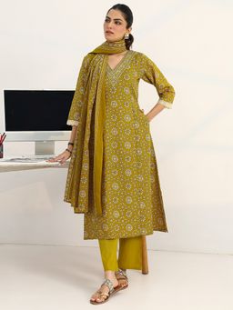 Gerua By Libas - Green Cotton Blend Floral Kurta with Trouser and Dupatta