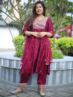 VredeVogel - Purple Silk Blend Kurta with Pant and Dupatta