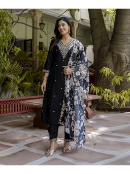 VredeVogel - Black Viscose Rayon Kurta with Pant and Dupatta