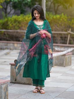 VredeVogel - Green Silk Blend Kurta with Pant and Dupatta