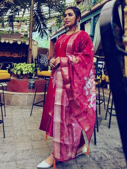 VredeVogel - Maroon Viscose Rayon Kurta with Pant and Dupatta