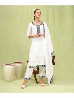 VredeVogel - White Silk Blend Kurta with Pant and Dupatta
