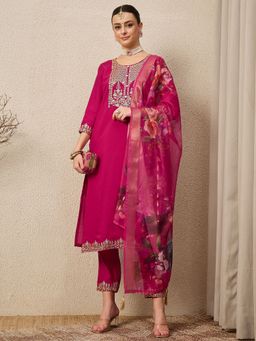 VredeVogel - Pink Silk Blend Kurta with Pant and Dupatta