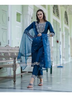VredeVogel - Teal Silk Blend Kurta with Pant and Dupatta