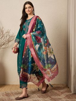VredeVogel - Green Silk Blend Kurta with Pant and Dupatta