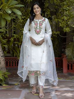 VredeVogel - White Silk Blend Kurta with Pant and Dupatta