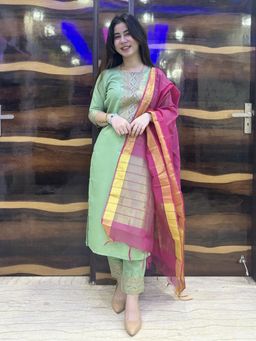 VredeVogel - Light Green Cotton Blend Kurta with Pant and Dupatta