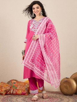 VredeVogel - Pink Embroidered Kurta with Pant and Dupatta
