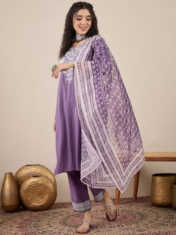 VredeVogel - Purple Embroidered Kurta with Pant and Dupatta