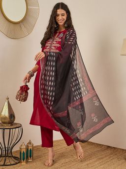 VredeVogel - Maroon Embroidered Kurta with Pant and Dupatta