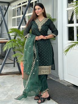 VredeVogel - Green Embroidered Kurta with Pant and Dupatta