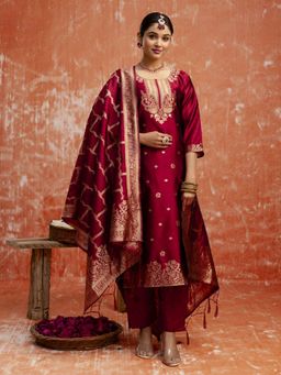 VredeVogel - Maroon Floral Woven Kurta with Pant and Dupatta