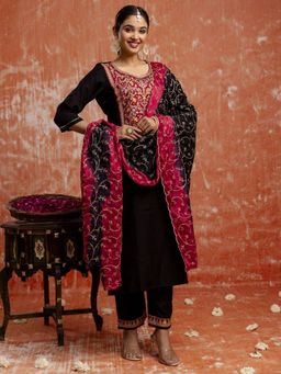 VredeVogel - Black Embroidered Kurta with Pant and Dupatta