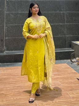 VredeVogel - Green Embroidered Kurta with Pant and Dupatta