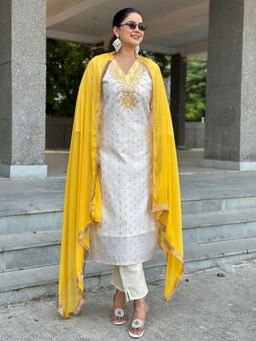 VredeVogel - White Embroidered Kurta with Pant and Dupatta