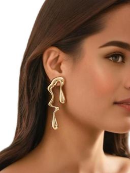 ISHKAARA - Gold Majestic Chunky Drop Earrings