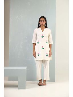 Baaori - Womens White Pure Cotton Lotus Embroidered Straight Kurta Pant Set