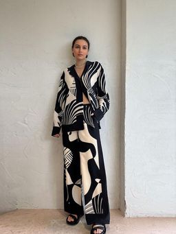 Outzidr - Women Black Printed Relaxed Fit Co-Ord (Set of 2)