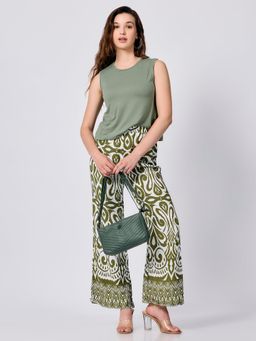 Outzidr - Women Green Printed Relaxed Fit Co-Ord (Set of 2)
