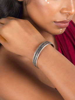 Teejh - Kirath Silver Oxidised Cuff Bracelet