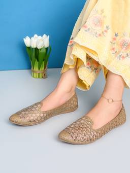 XE Looks - Stylish Slip-On Shimmering Ballerinas