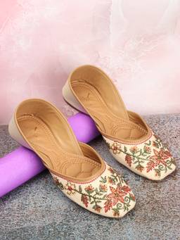 XE Looks - Elegant Design Comfortable And Fancy Ethnic Punjabi Juttis