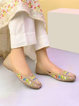 XE Looks - Elegant Floral Embroidered Ethnic Juttis