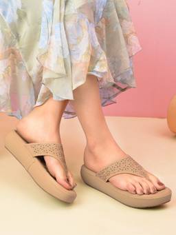 XE Looks - Soft Toe-Ring Embellished Comfort Wedge Slippers